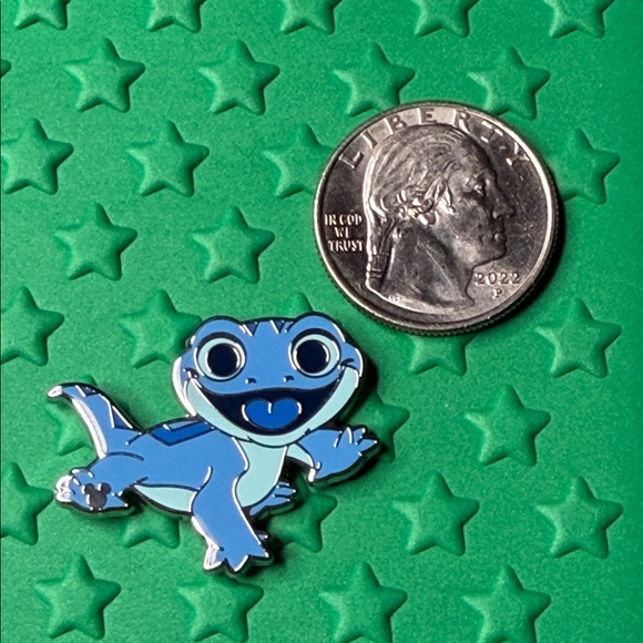 2025 Wave A Bruni Hidden Mickey Mystery Pin - Picture 2 of 3